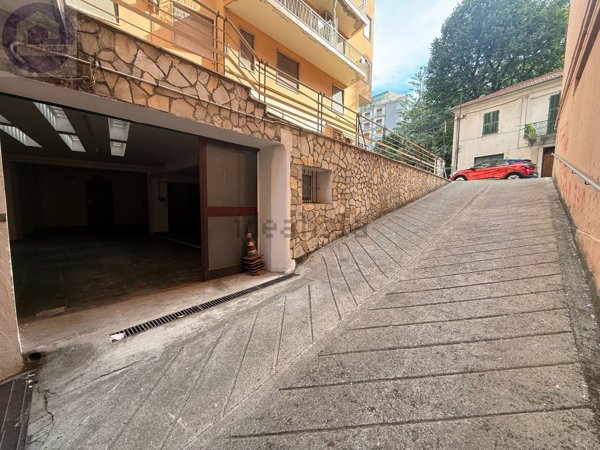 locale commerciale in affitto a Sanremo