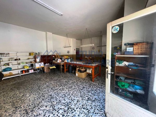 locale commerciale in affitto a Taggia