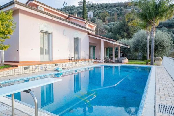 casa indipendente in affitto a Taggia