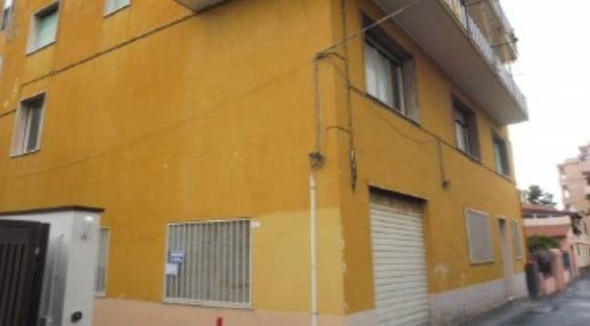 locale commerciale in affitto a Taggia