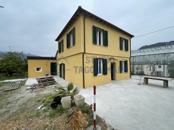 casa indipendente in affitto a Taggia in zona Levà