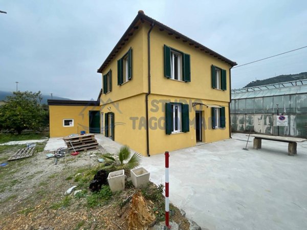 casa indipendente in affitto a Taggia