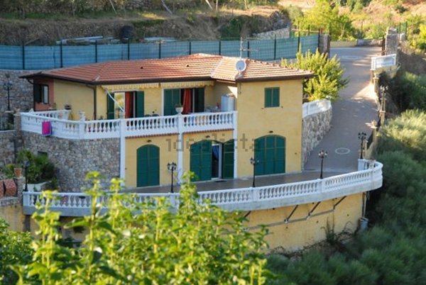 appartamento in affitto a Ventimiglia in zona Latte