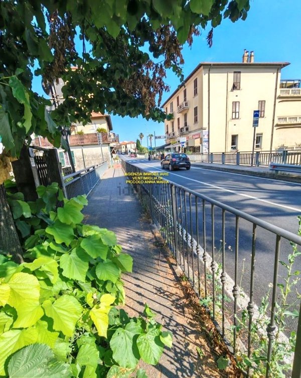 locale commerciale in affitto a Ventimiglia in zona Latte