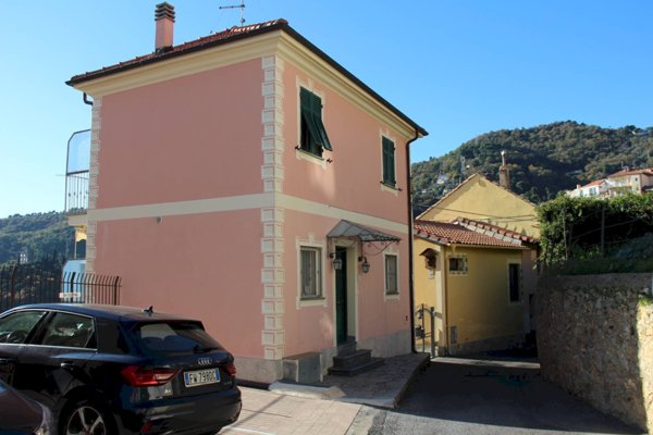 casa indipendente in affitto ad Alassio
