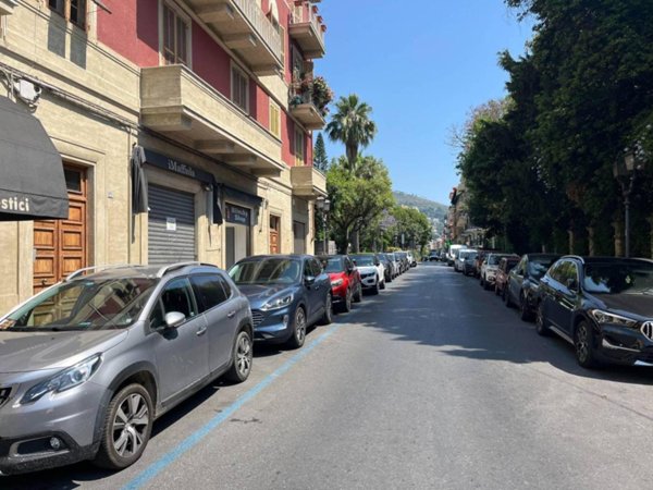 negozio in affitto ad Alassio