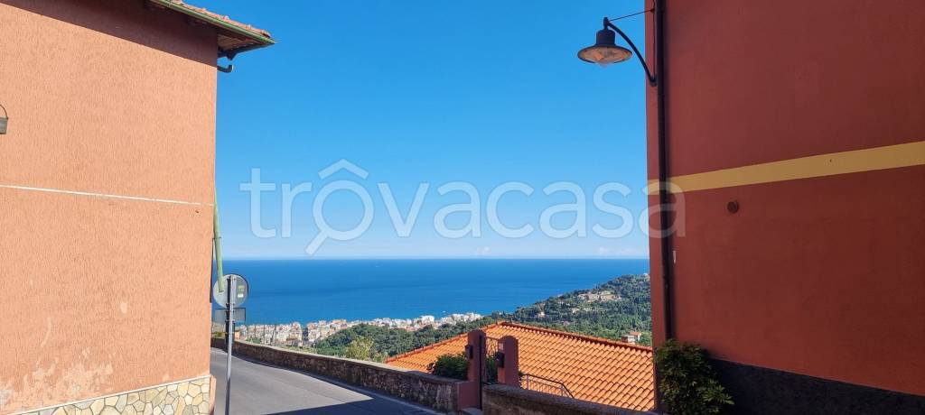 appartamento in affitto ad Alassio in zona Moglio