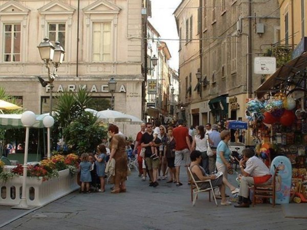 negozio in affitto ad Alassio