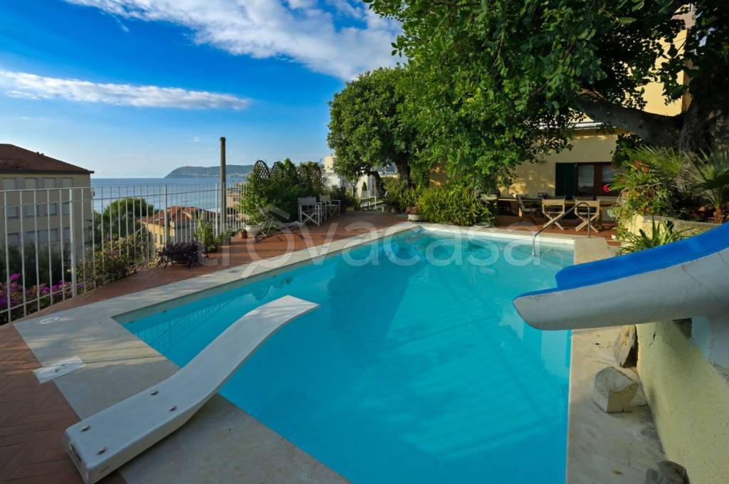 casa indipendente in affitto ad Alassio