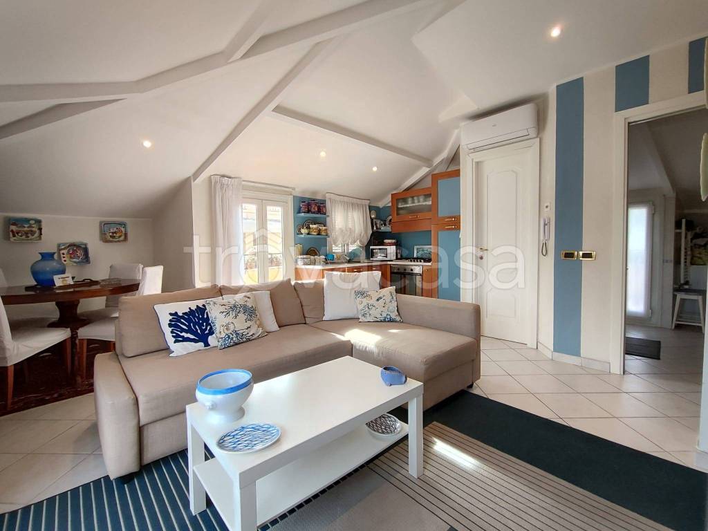 appartamento in affitto ad Alassio