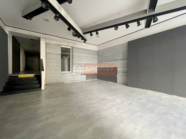 locale commerciale in affitto ad Albenga
