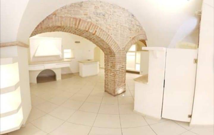 locale commerciale in affitto ad Albenga