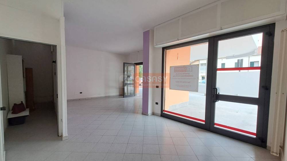 locale commerciale in affitto ad Albenga