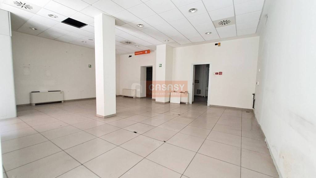 locale commerciale in affitto ad Albenga