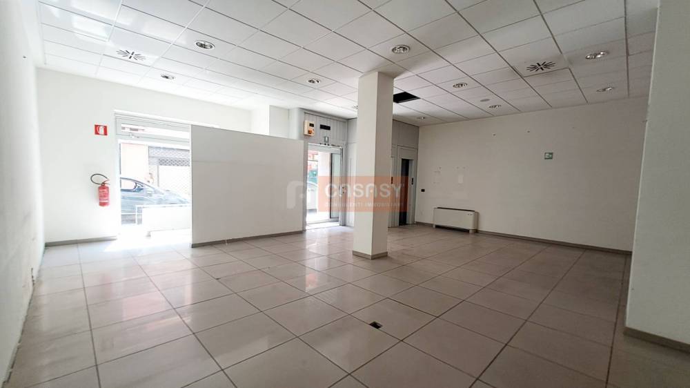 locale commerciale in affitto ad Albenga