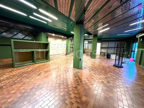 negozio in affitto ad Albenga