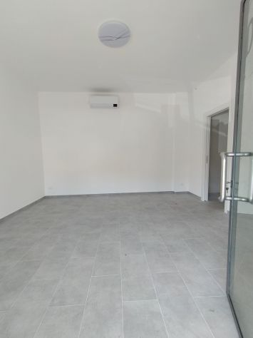 negozio in affitto ad Albenga in zona Bastia