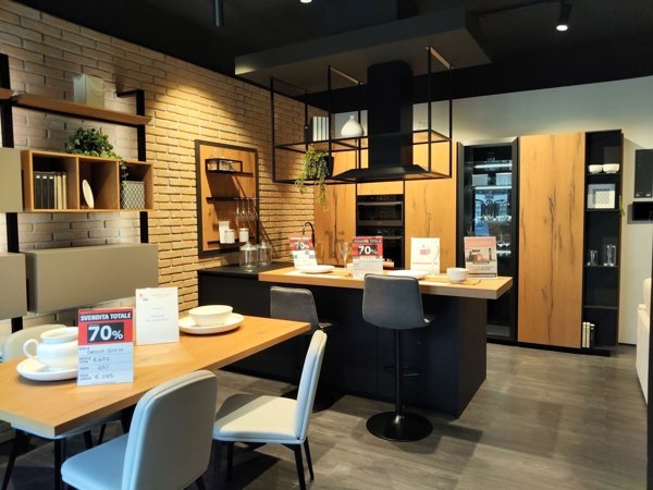 locale commerciale in affitto ad Albenga