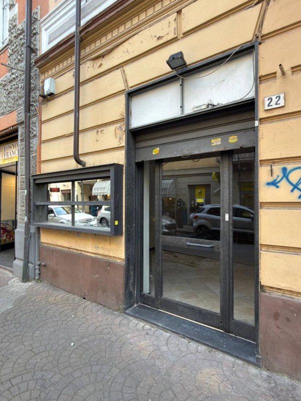 locale commerciale in affitto ad Albenga