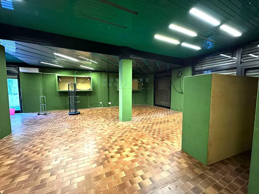 locale commerciale in affitto ad Albenga
