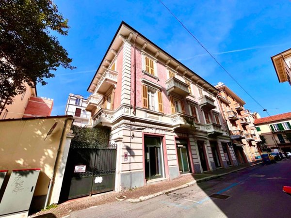 negozio in affitto ad Albenga