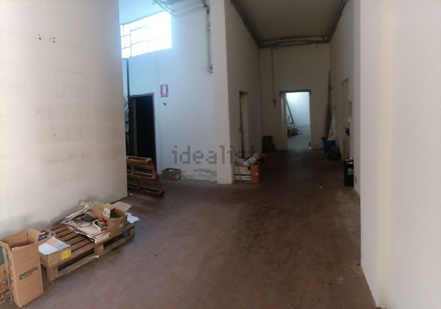 negozio in affitto ad Albenga in zona Vadino