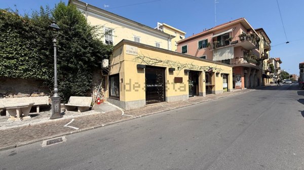 locale commerciale in affitto ad Albenga