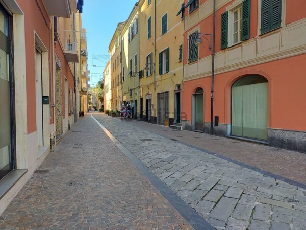 locale commerciale in affitto ad Albissola Marina