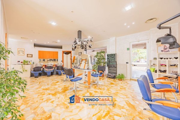 negozio in affitto ad Albisola Superiore