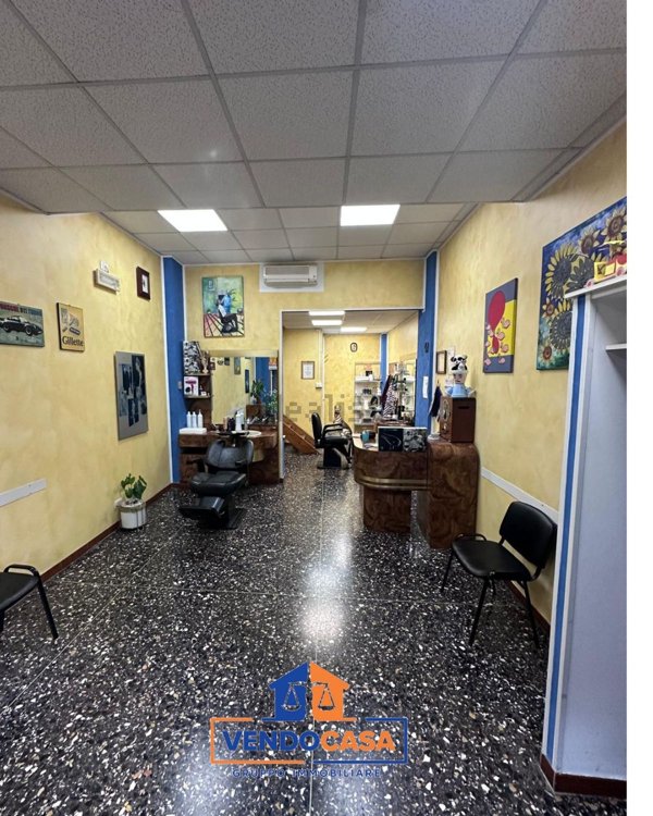 locale commerciale in affitto ad Albisola Superiore