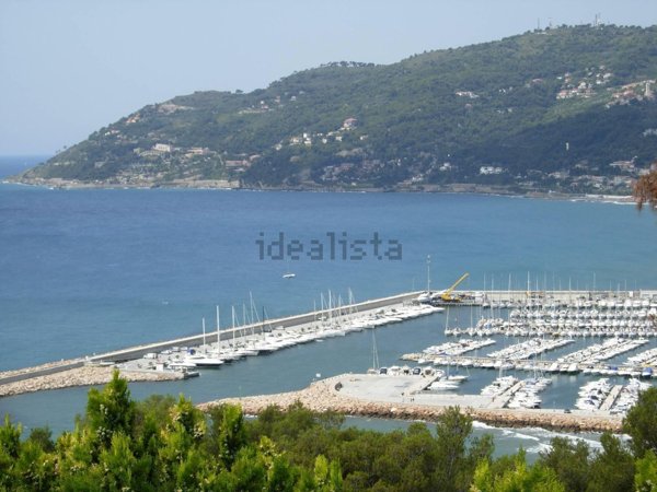 appartamento in affitto ad Andora in zona Rollo