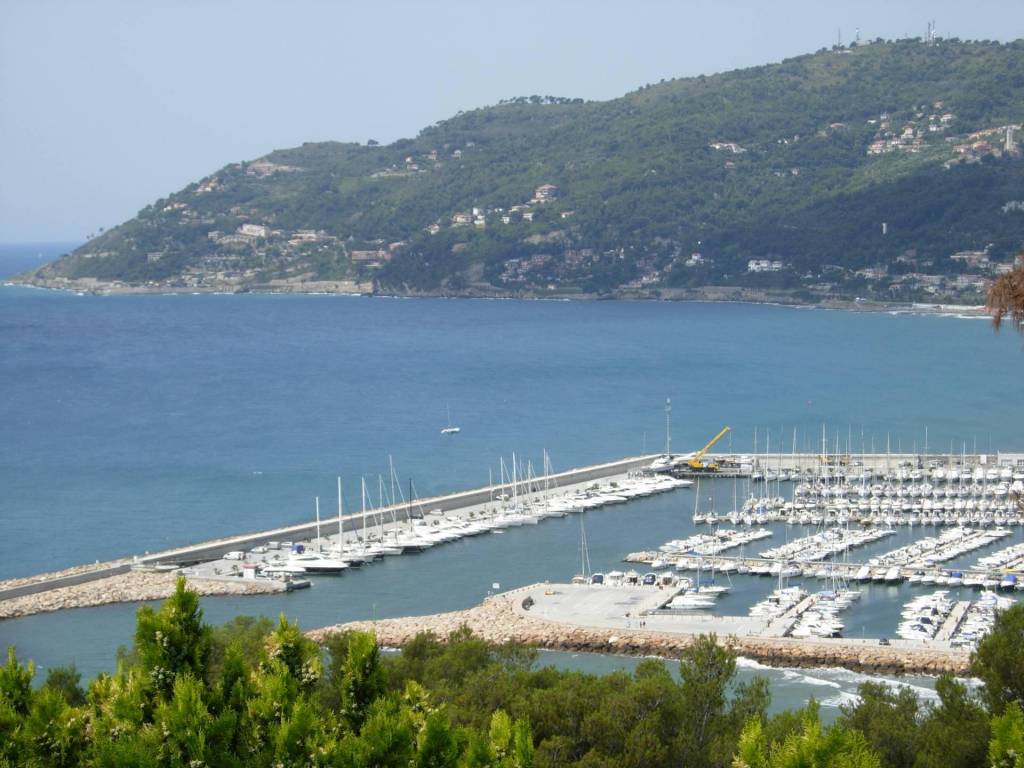 appartamento in affitto ad Andora in zona Rollo