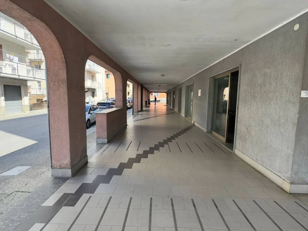 negozio in affitto a Cairo Montenotte