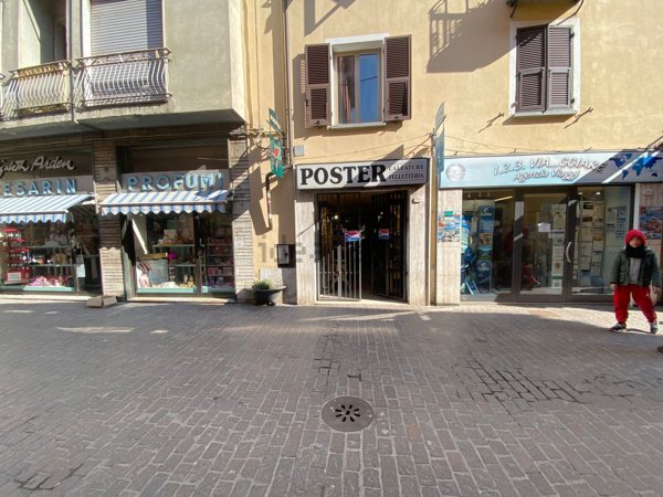 locale commerciale in affitto a Cairo Montenotte