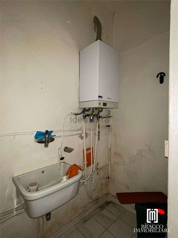 locale commerciale in affitto a Cairo Montenotte