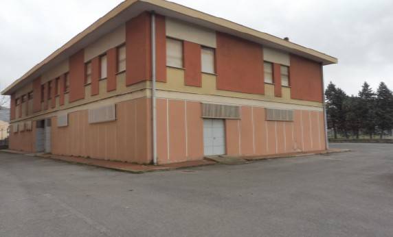 locale commerciale in affitto a Cairo Montenotte