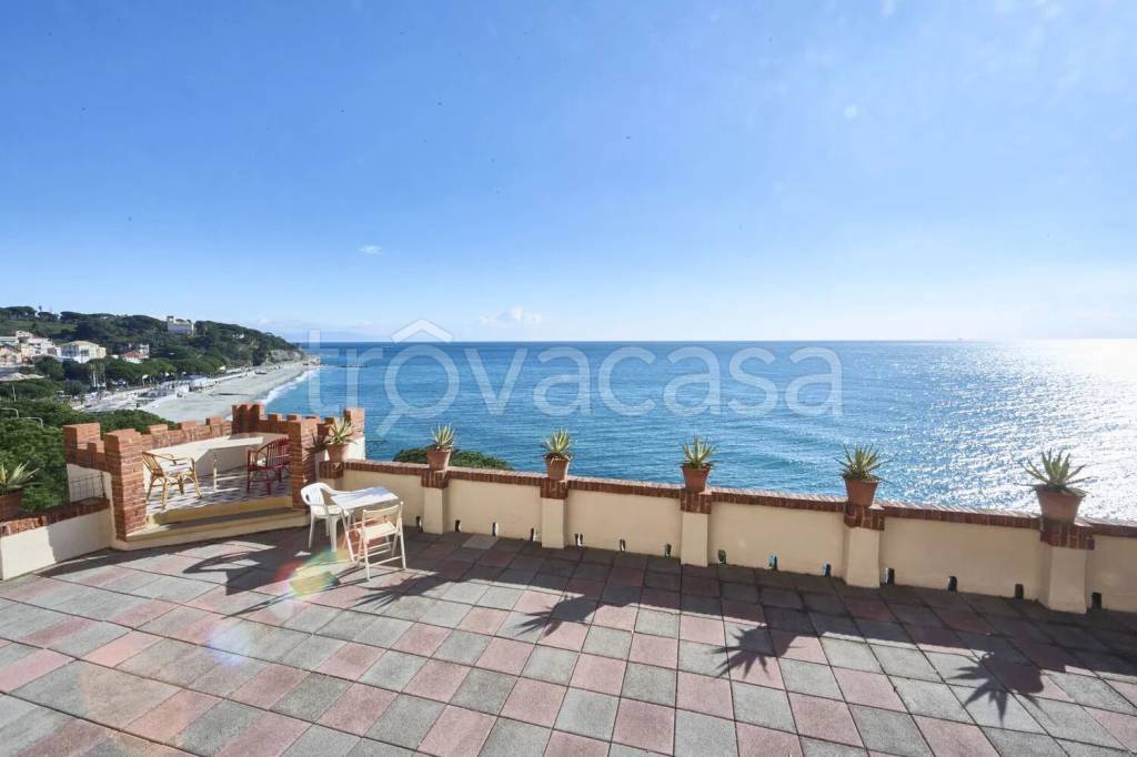 appartamento in affitto a Celle Ligure
