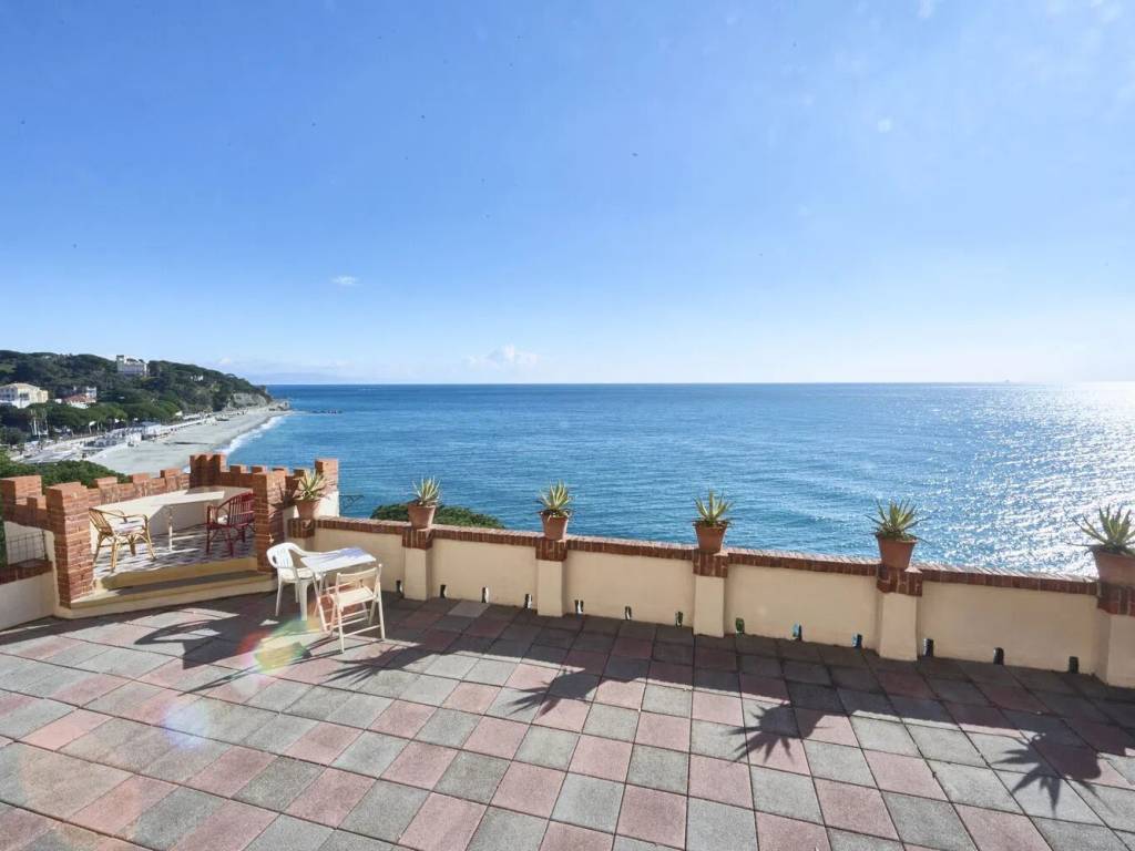 appartamento in affitto a Celle Ligure