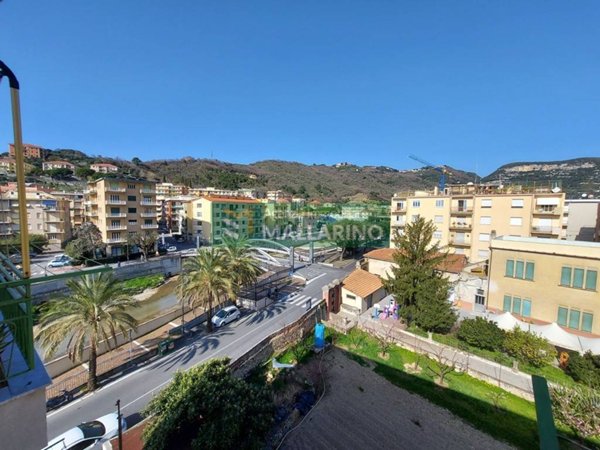 appartamento in affitto a Finale Ligure in zona Calvisio