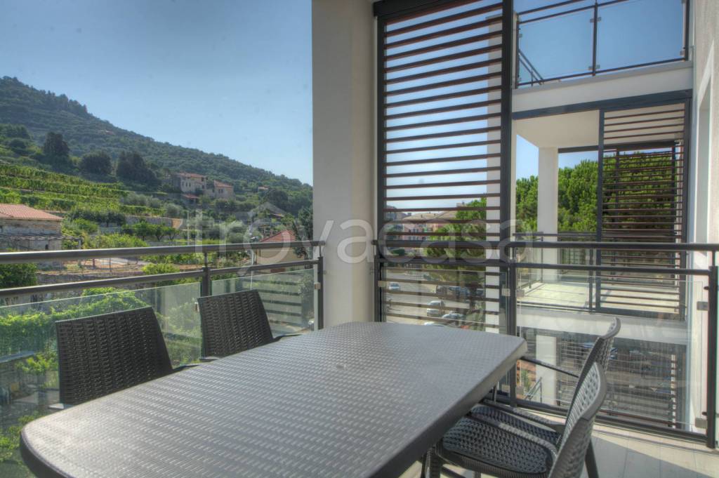 appartamento in affitto a Finale Ligure in zona Calvisio