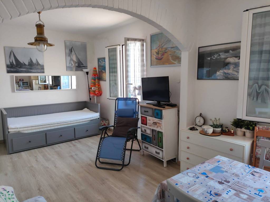 appartamento in affitto a Finale Ligure in zona Varigotti