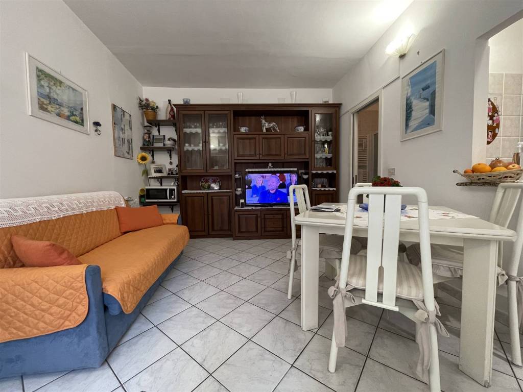 appartamento in affitto a Finale Ligure in zona Varigotti