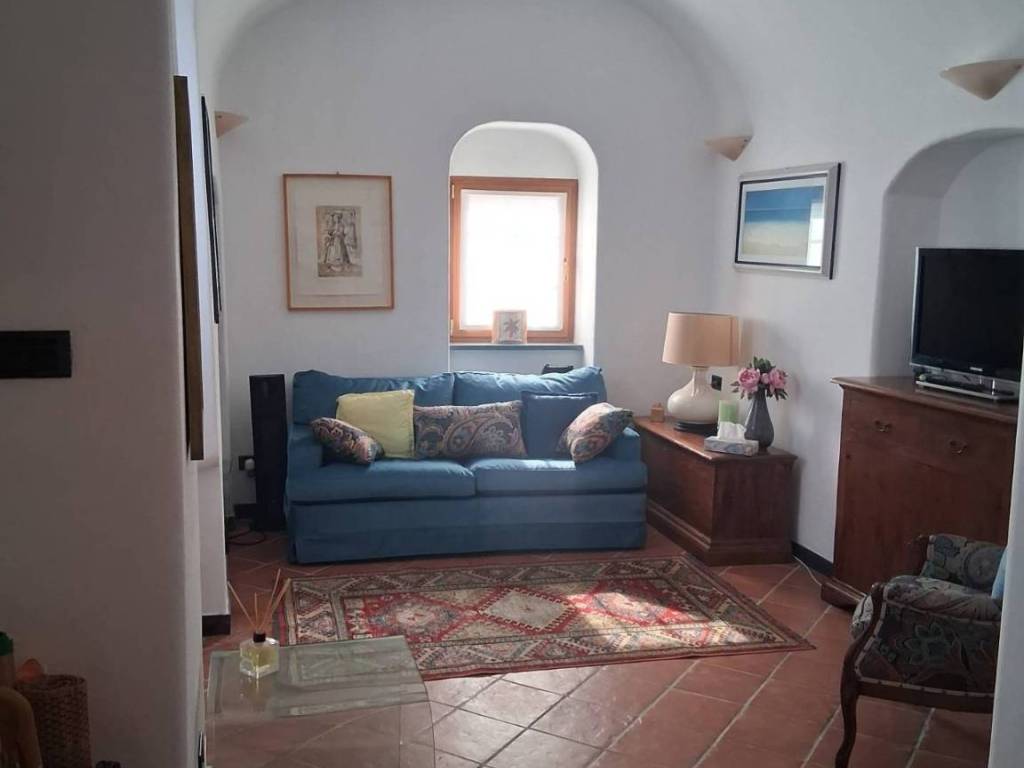 appartamento in affitto a Finale Ligure in zona Varigotti