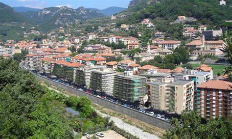 negozio in affitto a Finale Ligure