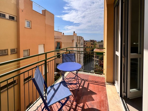 appartamento in affitto a Finale Ligure in zona Varigotti