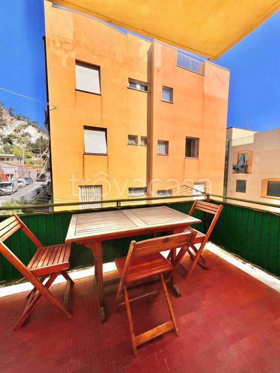 appartamento in affitto a Finale Ligure in zona Varigotti