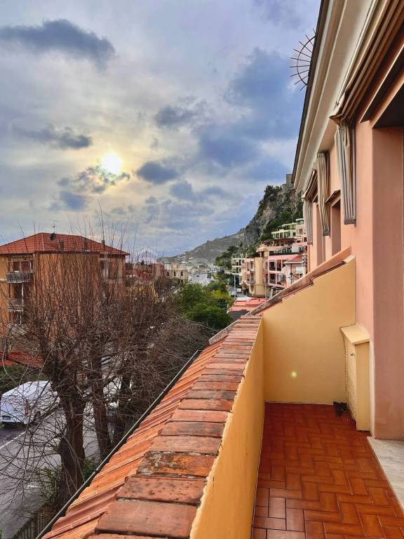 appartamento in affitto a Finale Ligure in zona Varigotti
