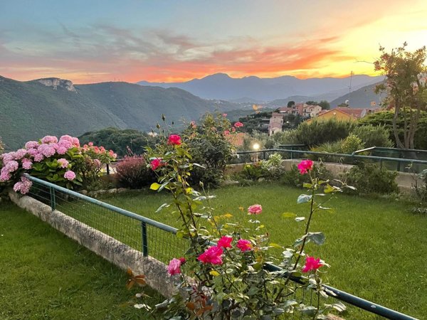 casa indipendente in affitto a Finale Ligure