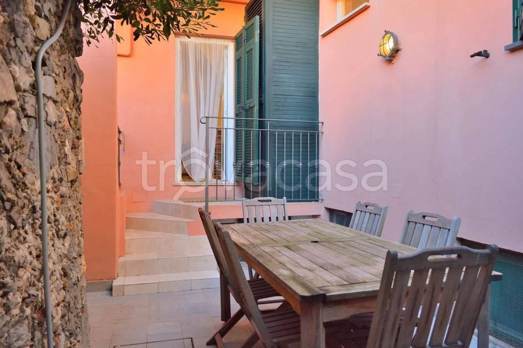 appartamento in affitto a Finale Ligure in zona Varigotti