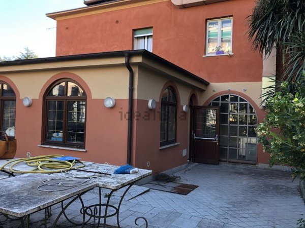 quadrivano in affitto a Finale Ligure